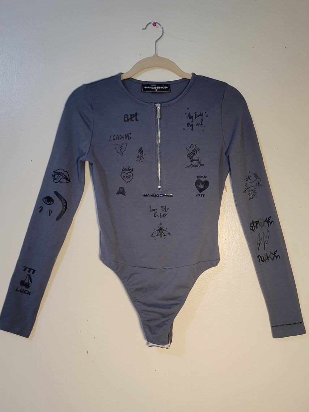 Maniere De Voir (Women's UK 12) Long Sleeve Gray Graphic One-Piece Bodysuit